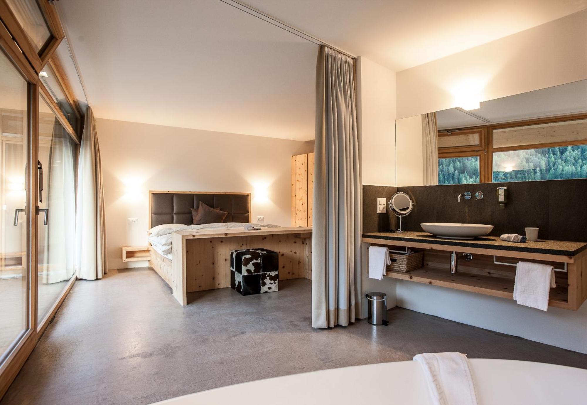 Hotel Arnica Scuol - Adults Only Oda fotoğraf