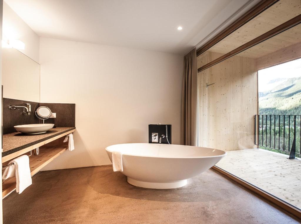 Hotel Arnica Scuol - Adults Only Dış mekan fotoğraf